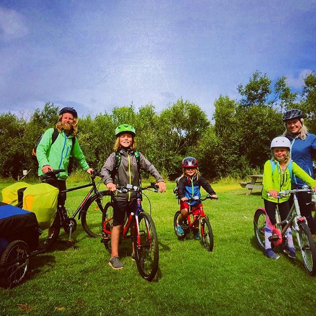 39148859_222240075305335_1002547647237586944_n